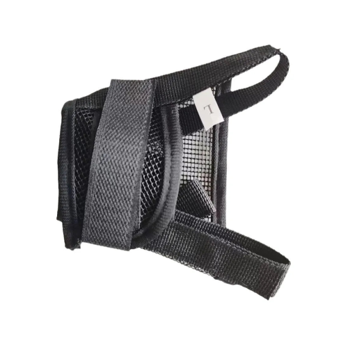 Muselière de Protection en tissu Rose. Parfait pour éduquer votre petit chien. Ajustable et anti aboiements. Convient aux chihuahuas, ou aux chats. Vendu dans la boutique « Mon Petit Chihuahua ». Vue pliée