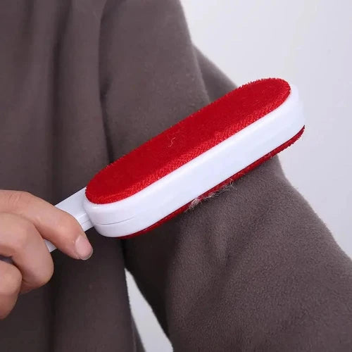 Accessoire pour Chihuahua - Brosse rouge pour ramasser les poils – parfaite pour votre petit chien ou chat - vue de coté