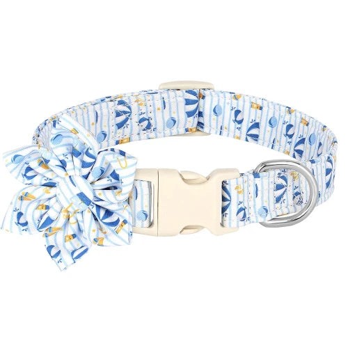 Collier pour Chihuahua en tissu bleu avec motifs fleurs. Tendance, pour offrir confort et sรฉcuritรฉ ร votre petit chien ou chat