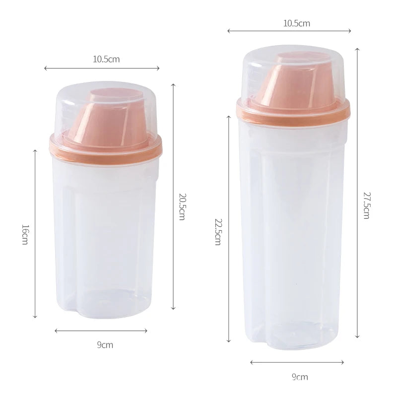 Boite à croquettes pour la nourriture de votre petit chien ou chat. Portable, en plastique résistant. Vendue sur la boutique Mon Petit Chihuahua. Vue des deux modèles avec les dimensions.