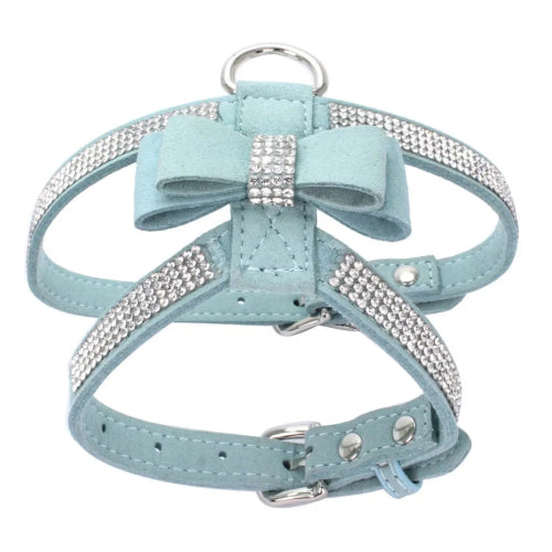Harnais bleu avec noeud papillon et strass pour chiens. Confortable, convient aux petits chiens, chihuahuas, ou aux chats. Vendu dans la boutique ยซย Mon Petit Chihuahuaย ยป