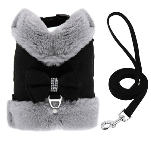 Harnais pour chiens chaud rembourré noir. Vendu avec sa Laisse assortie. Confortable, convient aux petits chiens, chihuahuas, ou aux chats. Vendu dans la boutique « Mon Petit Chihuahua »