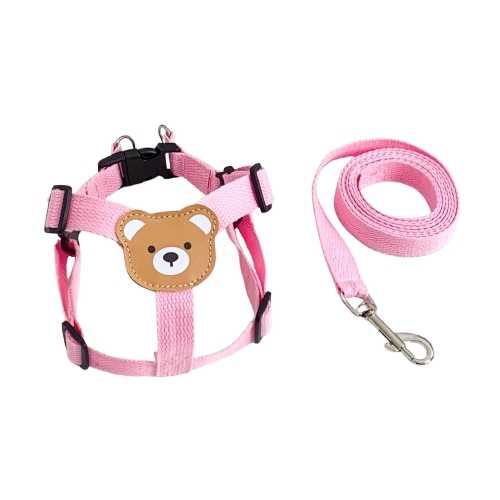 Harnais pour chiens fin rose avec nounours sur le dos. Vendu avec sa Laisse assortie. Confortable, convient aux petits chiens, chihuahuas, ou aux chats. Vendu dans la boutique « Mon Petit Chihuahua »
