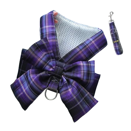 Harnais pour chiens en forme de Jupe violette ร carreaux. Vendu avec sa Laisse assortie. Confortable, convient aux petits chiens, chihuahuas, ou aux chats. Vendu dans la boutique ยซย Mon Petit Chihuahuaย ยป