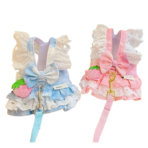 Harnais pour chiens en forme de Robe Bleue ou Rose. Vendu avec sa Laisse assortie. Confortable, convient aux petits chiens, chihuahuas, ou aux chats. Vendu dans la boutique ยซย Mon Petit Chihuahuaย ยป