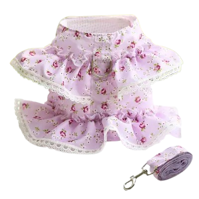 Harnais en forme de robe violette pour chiens. Vendu avec sa Laisse assortie. Confortable, convient aux petits chiens, chihuahuas, ou aux chats. Vendu dans la boutique ยซย Mon Petit Chihuahuaย ยป