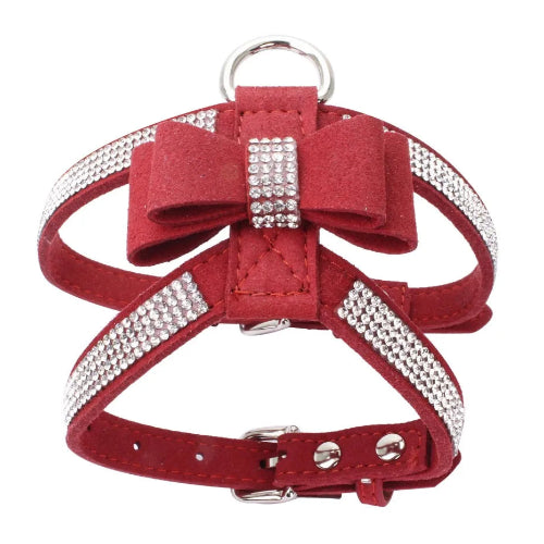 Harnais rouge avec noeud papillon et strass pour chiens. Confortable, convient aux petits chiens, chihuahuas, ou aux chats. Vendu dans la boutique ยซย Mon Petit Chihuahuaย ยป