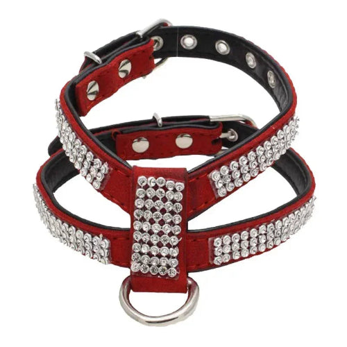 Harnais brillant rouge avec strass pour chiens. Confortable, convient aux petits chiens, chihuahuas, ou aux chats. Vendu dans la boutique « Mon Petit Chihuahua »