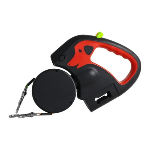 Double laisse rétractable noire et rouge pour deux chiens. Pratique, convient aux petits chiens, chihuahuas, ou aux chats. Vendu dans la boutique « Mon Petit Chihuahua »