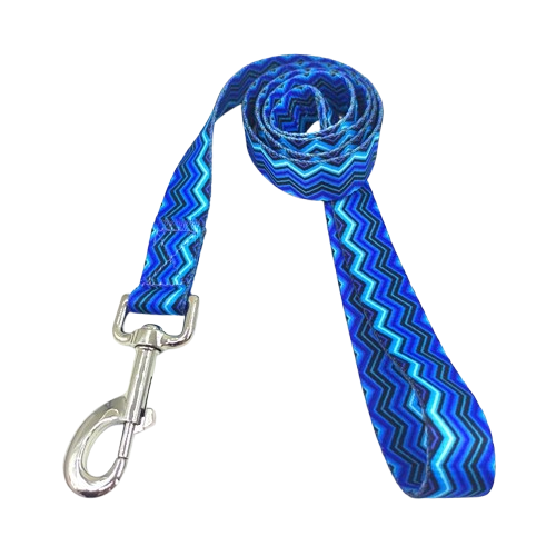 Laisse pour chiens aux motifs bleus. Vendu avec son Collier assorti. Confortable, convient aux petits chiens, chihuahuas, ou aux chats. Vendu dans la boutique « Mon Petit Chihuahua »