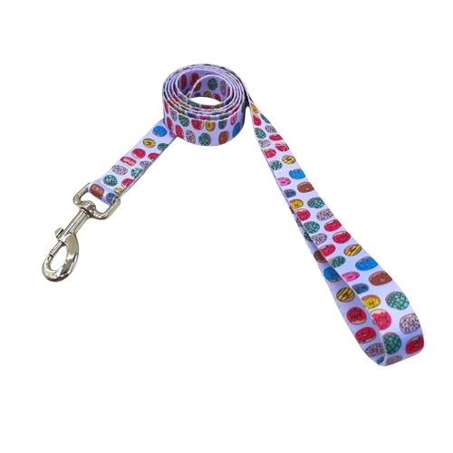 Laisse pour chiens aux motifs « donuts colorés ». Vendu avec son Collier assorti. Confortable, convient aux petits chiens, chihuahuas, ou aux chats. Vendu dans la boutique « Mon Petit Chihuahua »