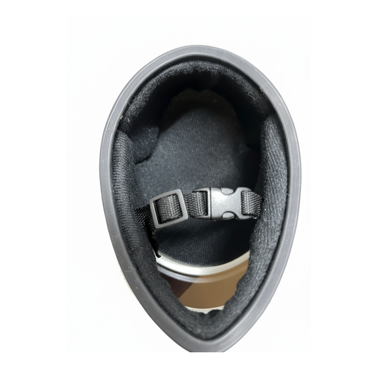 Casque intégral pour petit chien. Pour la moto ou le vélo. Vendu sur la boutique Mon Petit Chihuahua. Convient aussi aux Chats. Vue de dessous