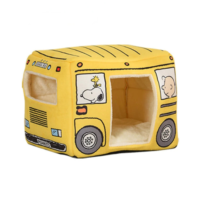 Niche pour petits chiens en forme de bus du dessin animé Snoopy. Couleur jaune. Vendu sur la boutique Mon Petit Chihuahua. Convient aussi aux Chats.