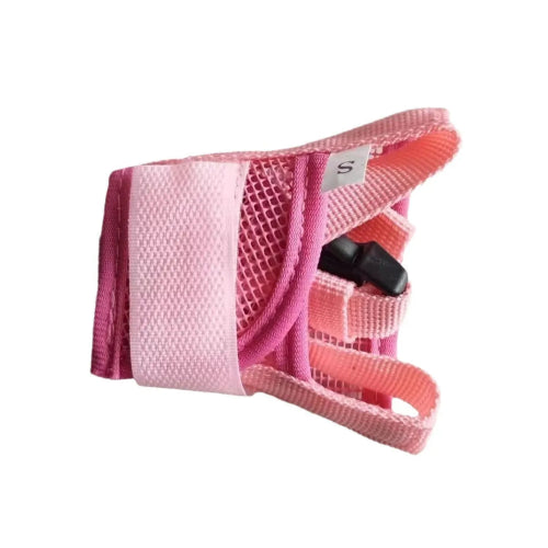 Muselière de Protection en tissu Rose. Parfait pour éduquer votre petit chien. Ajustable et anti aboiements. Convient aux chihuahuas, ou aux chats. Vendu dans la boutique « Mon Petit Chihuahua »