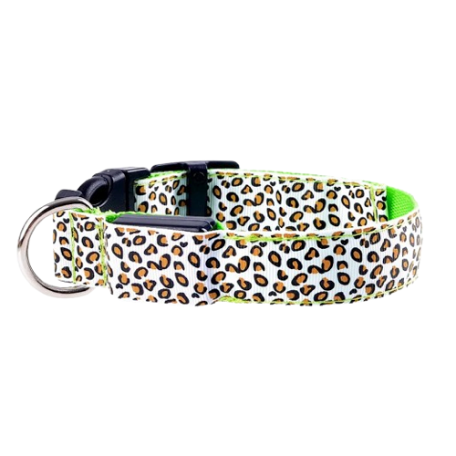 Collier pour chiens vert aux motifs Léopard avec éclairage LED. Confortable, convient aux petits chiens, chihuahuas, ou aux chats. Vendu dans la boutique « Mon Petit Chihuahua »
