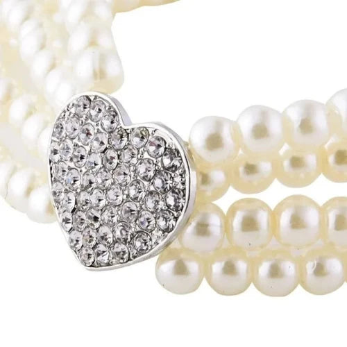 Collier pour Chihuahua en perles blanc avec pendentif coeur diamant. Tendance, pour offrir confort et sécurité à votre petit chien ou chat