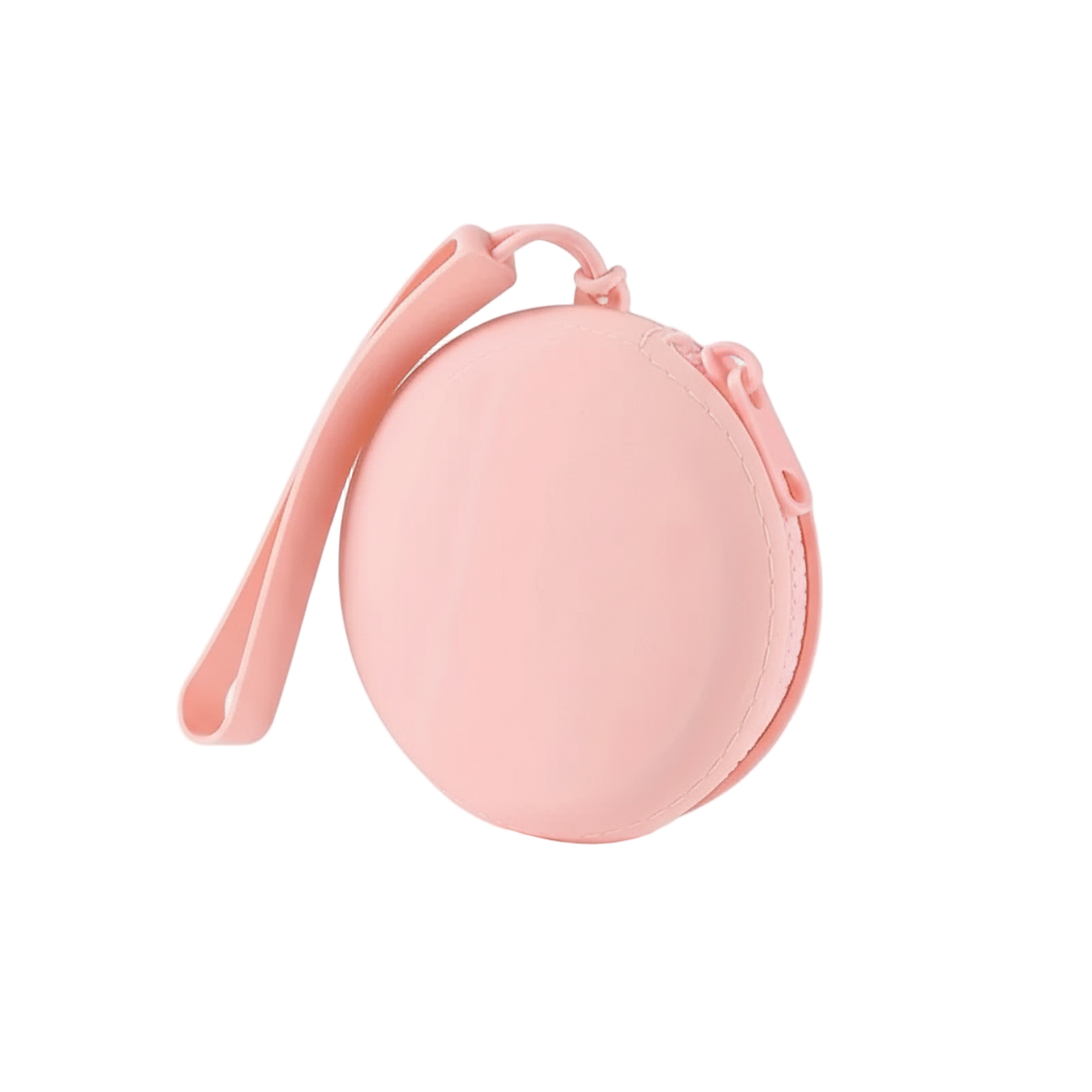 Gamelle adaptée aux petits chiens et aux chats. Vendue sur la boutique Mon Petit Chihuahua. Modèle de voyage pour transporter des croquettes. Couleur rose