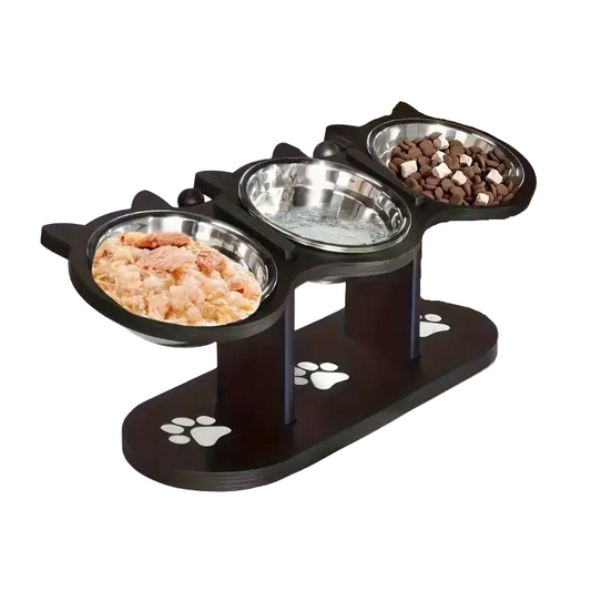 Gamelle triple compartiments, surélevée, avec des bols en inox. Support de couleur noire. Adaptée à tous les petits chiens et les chats. Vendue sur la boutique Mon Petit Chihuahua.
