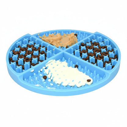 Tapis de léchage rond en silicone pour les croquettes ou les pâtés. Convient à tous les petits chiens et les chats. Vendue sur la boutique Mon Petit Chihuahua. Vue zoomée 
