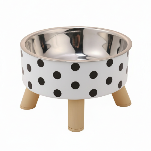 Gamelle en forme de bol à pois. Surélevée sur des pieds en bois. Adaptée pour les croquettes et l'eau. Convient à tous les petits chiens et les chats. Vendue sur la boutique Mon Petit Chihuahua. 
