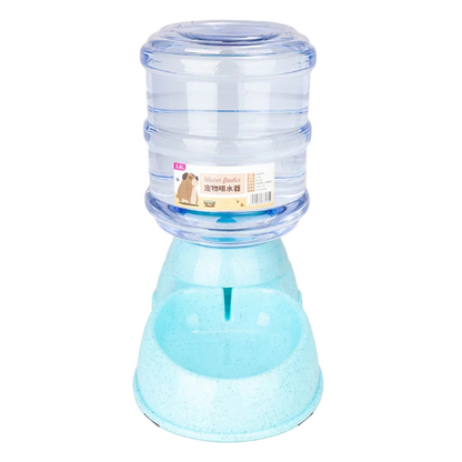 Gamelle distributeur automatique de grande capacité pour l’eau ou les croquettes. Adaptée à tous les petits chiens et les chats. Vendue sur la boutique Mon Petit Chihuahua. Couleur 
bleue