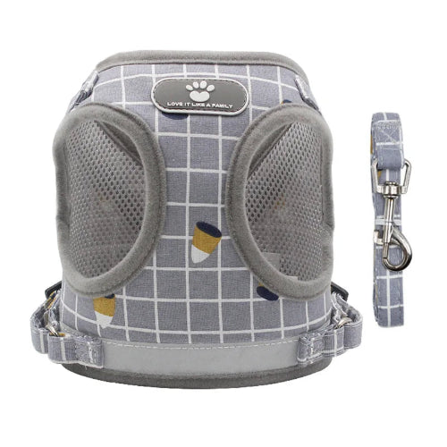 Harnais pour chiens gris à carreaux. Vendu avec sa Laisse assortie. Confortable, convient aux petits chiens, chihuahuas, ou aux chats. Vendu dans la boutique « Mon Petit Chihuahua »