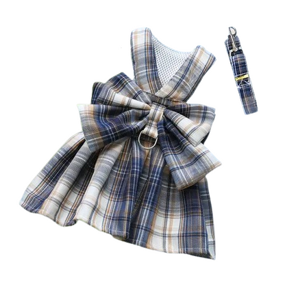 Harnais pour chiens en forme de Robe bleue marine à carreaux. Vendu avec sa Laisse assortie. Confortable, convient aux petits chiens, chihuahuas, ou aux chats. Vendu dans la boutique « Mon Petit Chihuahua »