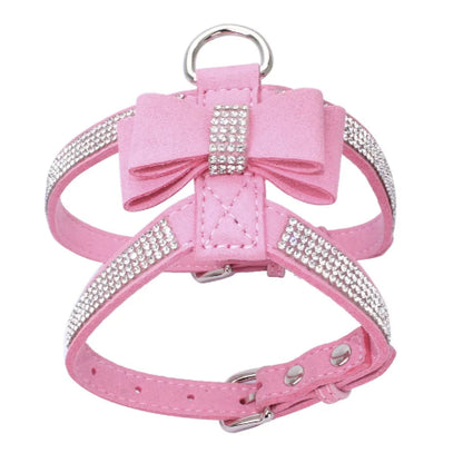 Harnais rose avec noeud papillon et strass pour chiens. Confortable, convient aux petits chiens, chihuahuas, ou aux chats. Vendu dans la boutique « Mon Petit Chihuahua »
