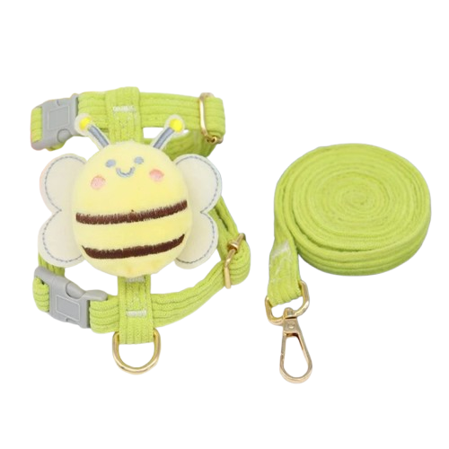 Harnais pour chiens vert avec abeille en relief sur le dos. Vendu avec avec sa laisse assortie. Confortable, convient aux petits chiens, chihuahuas, ou aux chats.