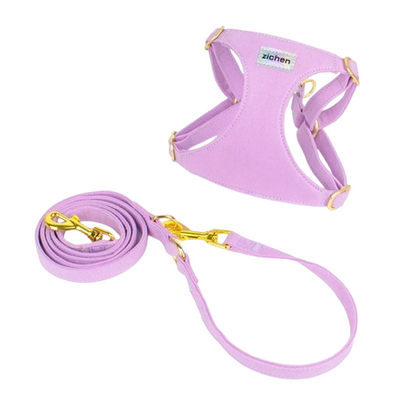 Harnais violet et doré pour chiens. Vendu avec sa Laisse assortie. Confortable, convient aux petits chiens, chihuahuas, ou aux chats. Vendu dans la boutique « Mon Petit Chihuahua »

