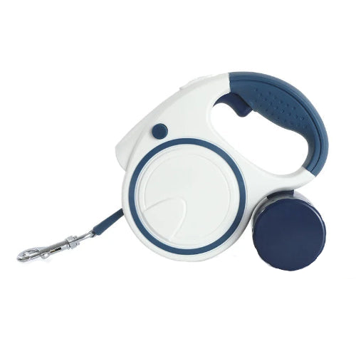Laisse rétractable bleue et blanche pour chiens avec rangement détachable pour sacs poubelle. Pratique, convient aux petits chiens, chihuahuas, ou aux chats. Vendu dans la boutique « Mon Petit Chihuahua »
