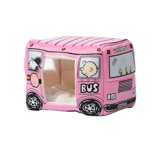 Niche pour petits chiens en forme de bus du dessin animé Snoopy. Couleur rose. Vendu sur la boutique Mon Petit Chihuahua. Convient aussi aux Chats.
