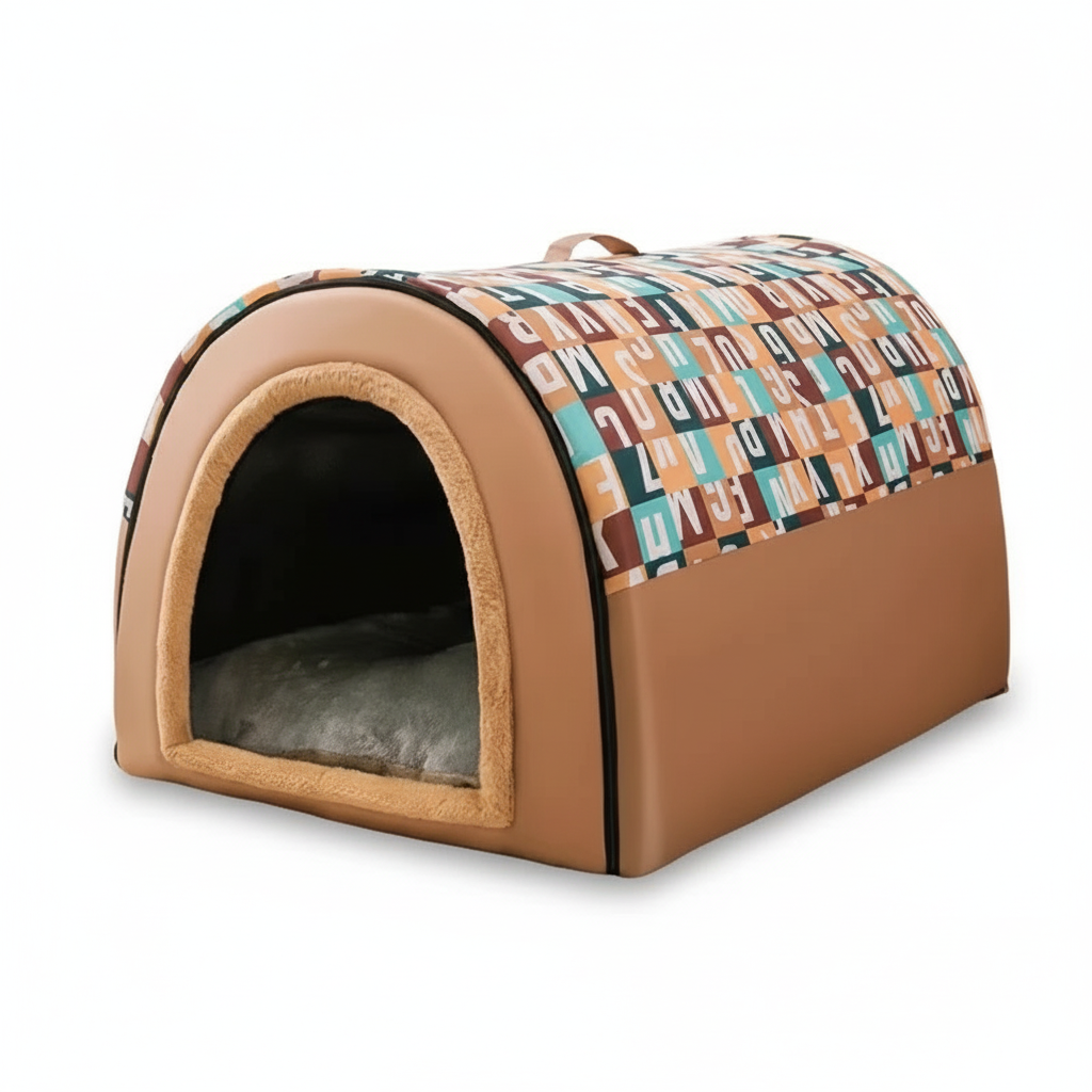 Niche pour petits chiens. Couleur marron avec des motifs alphabet. Vendue sur la boutique Mon Petit Chihuahua. Convient aussi aux Chats.
